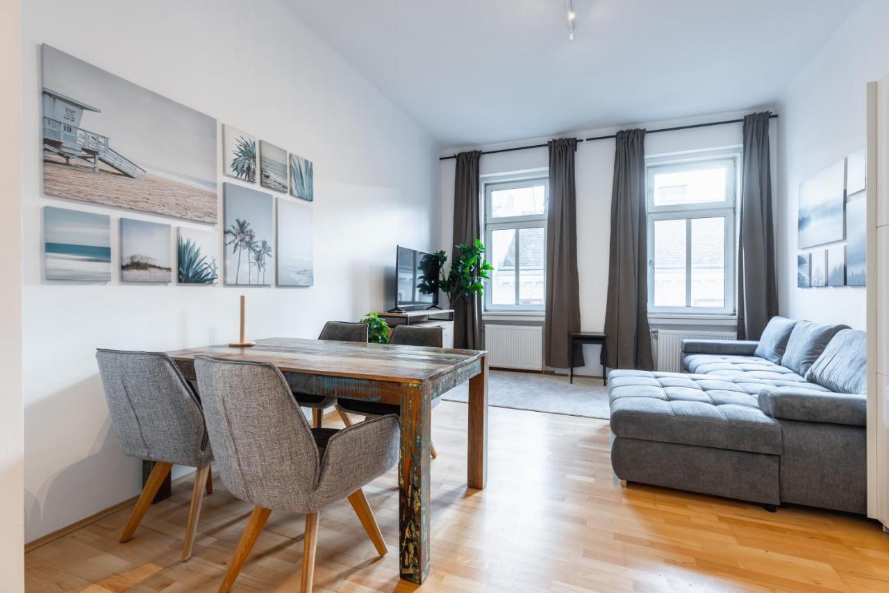 Cozy Apartment Steps Away From Subway Station Viena Exterior foto