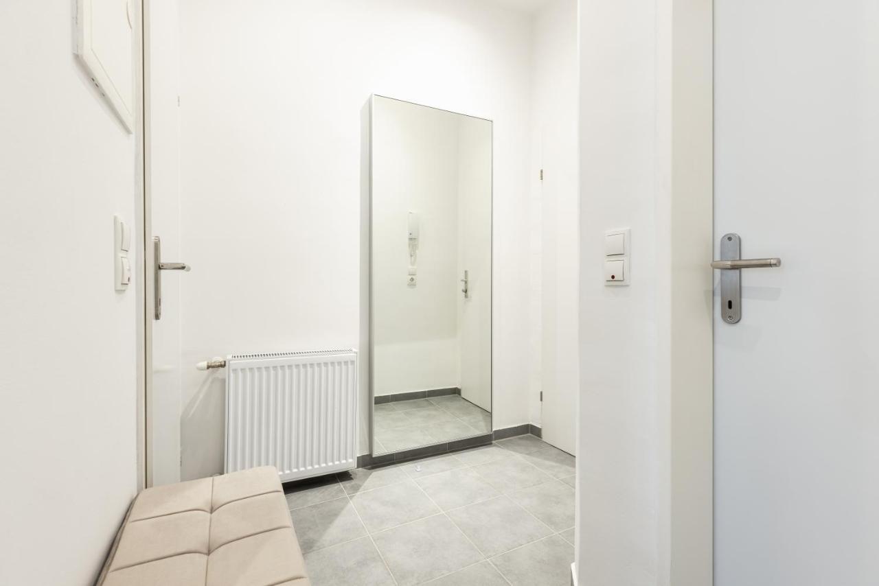 Cozy Apartment Steps Away From Subway Station Viena Exterior foto